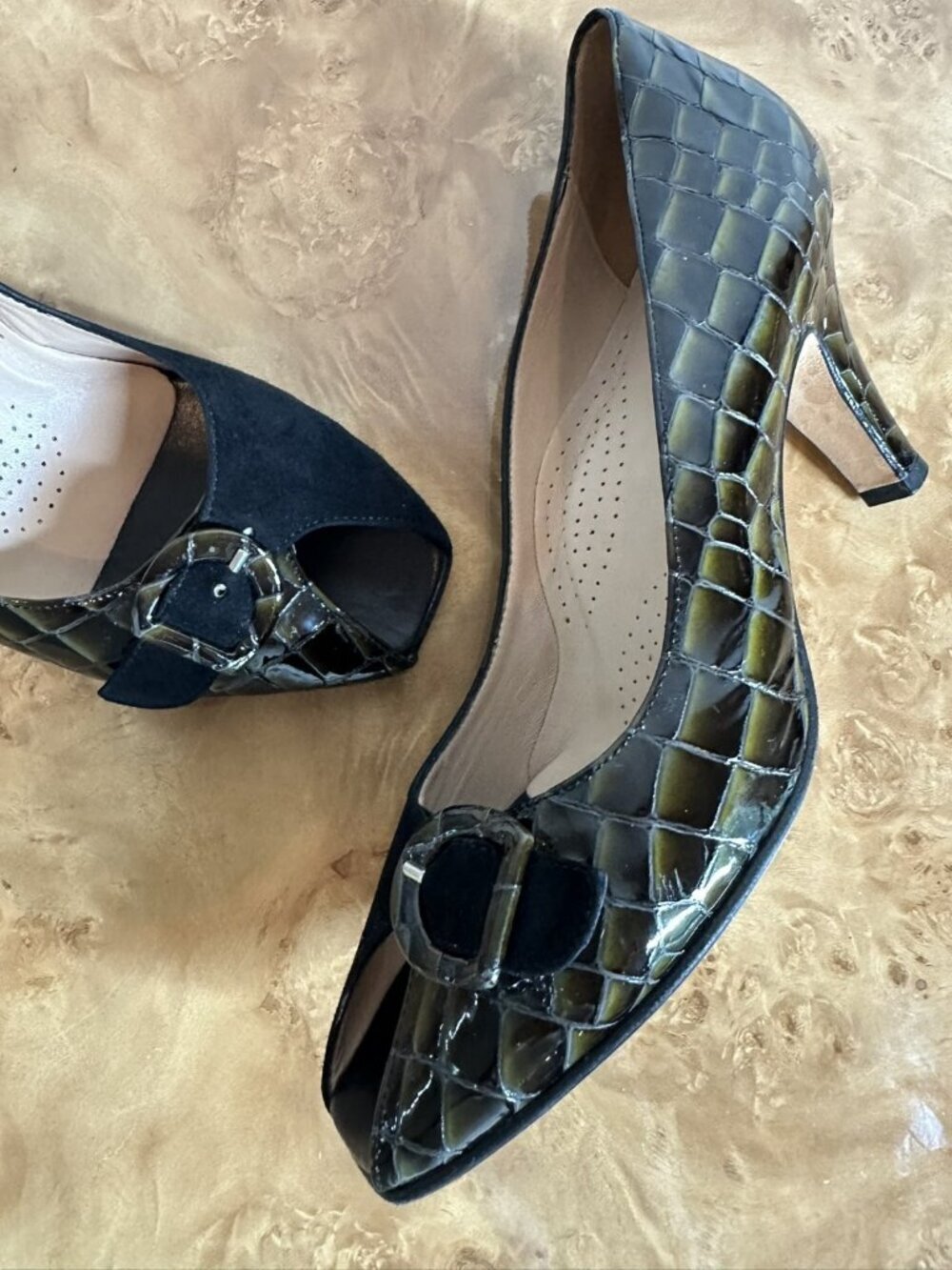 Anyi Lu Black Suede & Olive Patent Croc Embossed Peep Toe Pumps Italy EU 40
